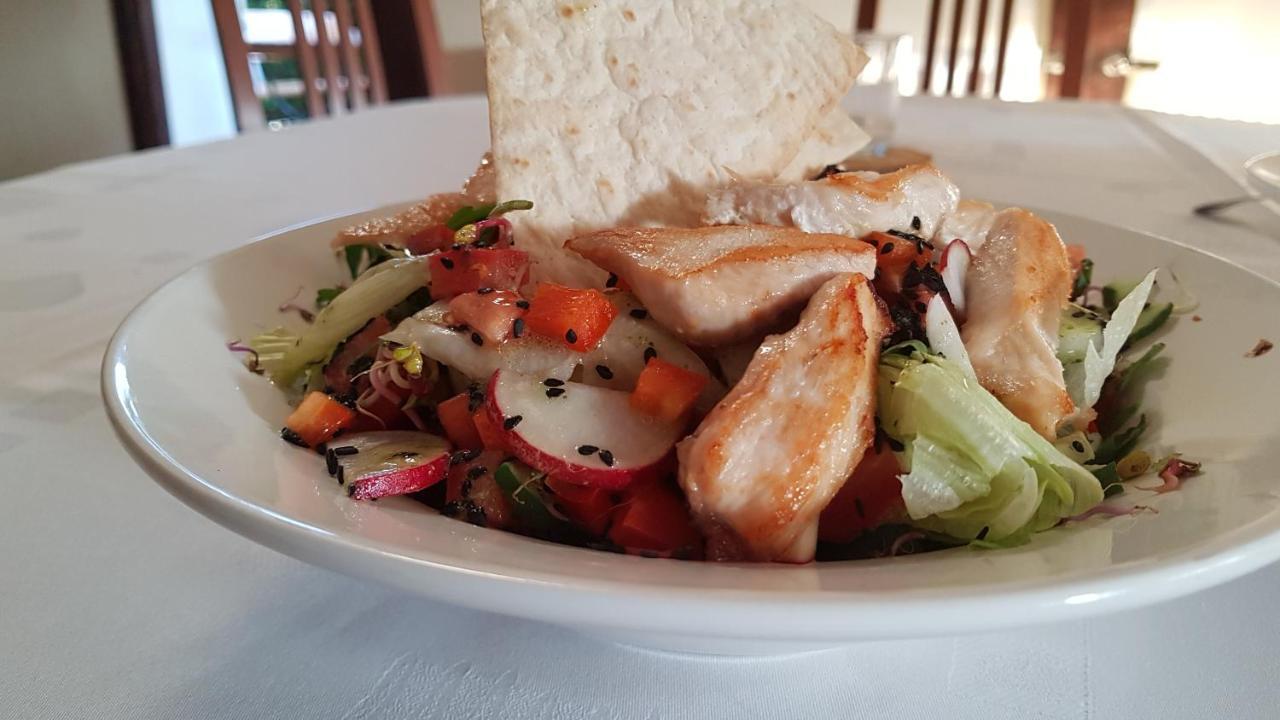 Folwark Tumiany Pokoje & Restauracja Buitenkant foto